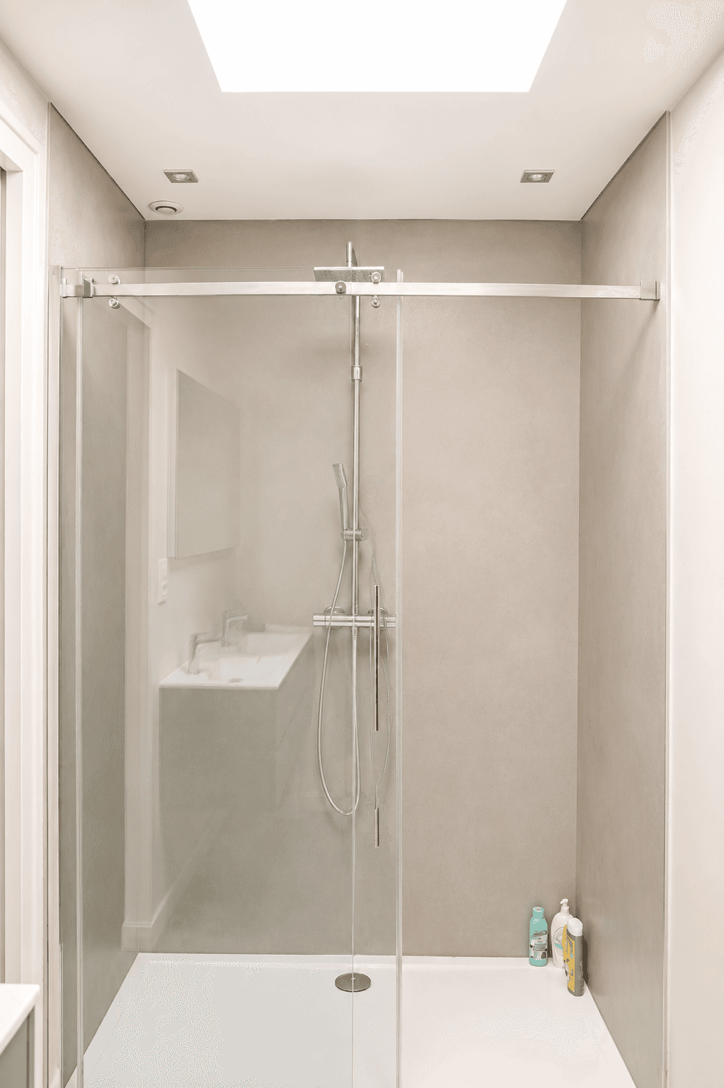 Salle de bain baignoire et douche
